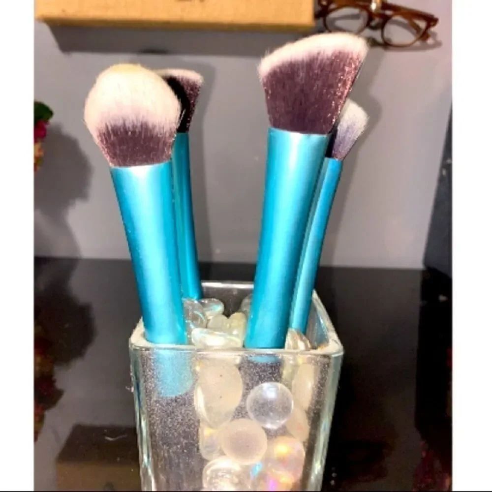 💚 4 Unused Makeup Brushes 2/$10 💚